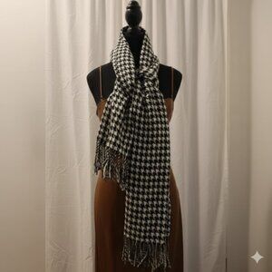 Sale 🔥 Daniel Laurent Houndstooth Scarf